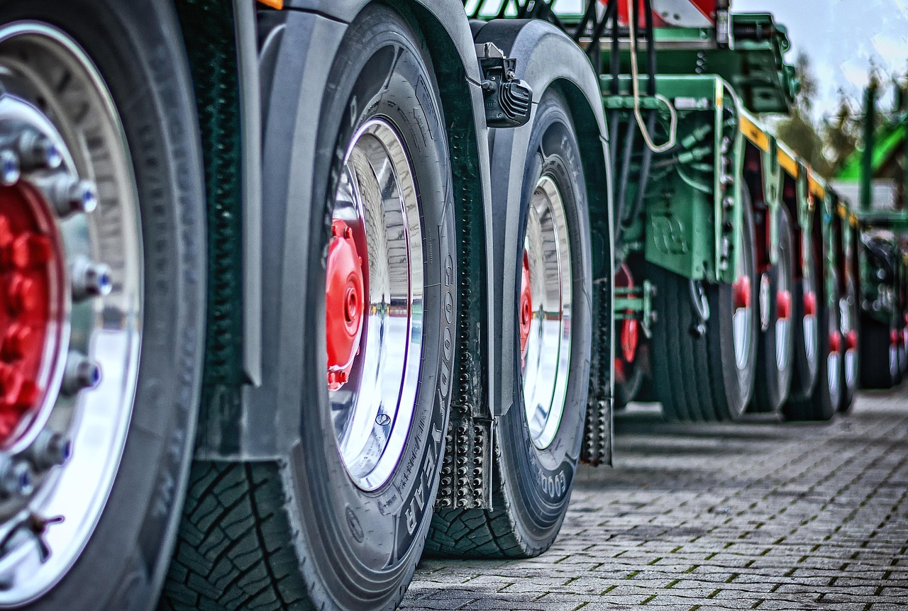 Heavy vehicles on Australian highway